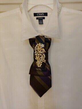 Women's Design Gold Striped Necktie and Pearl Brooch